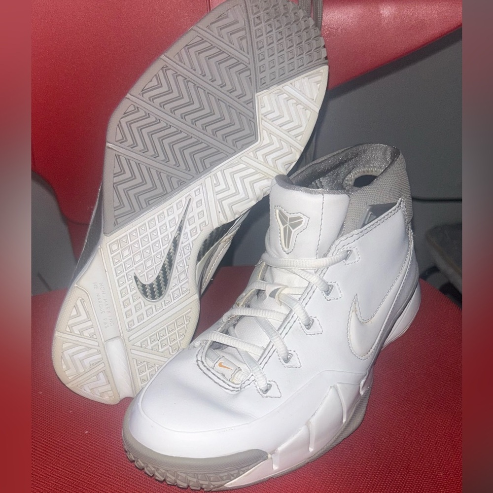 Nike zoom Kobe 1 GS white shark